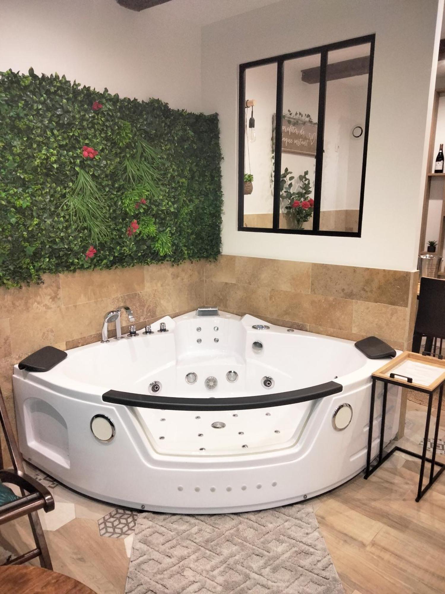 Maison Prestige Le Donjon Des Plaisirs Jacuzzi Montluel Exterior foto